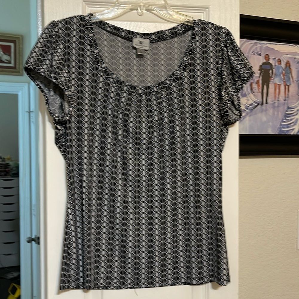 Semi fitted scoop neck blouse